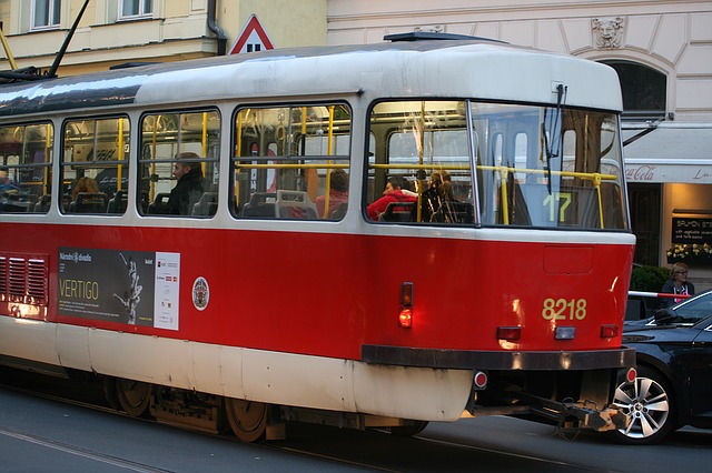 Levné ubytování v Praze můžete spojit s projížďkou historickou tramvají